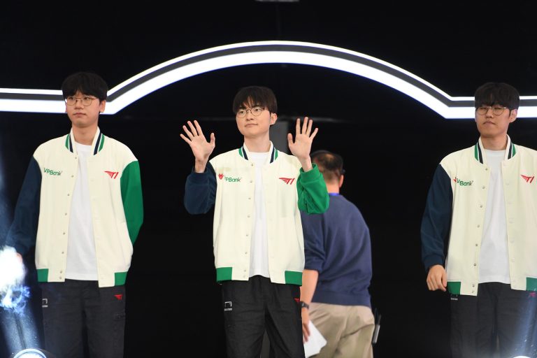 Khoảnh khắc chấn động: Faker nói tiếng Việt “ngọt lịm”, hàng triệu fan T1 vỡ òa_69537b0129885.jpeg