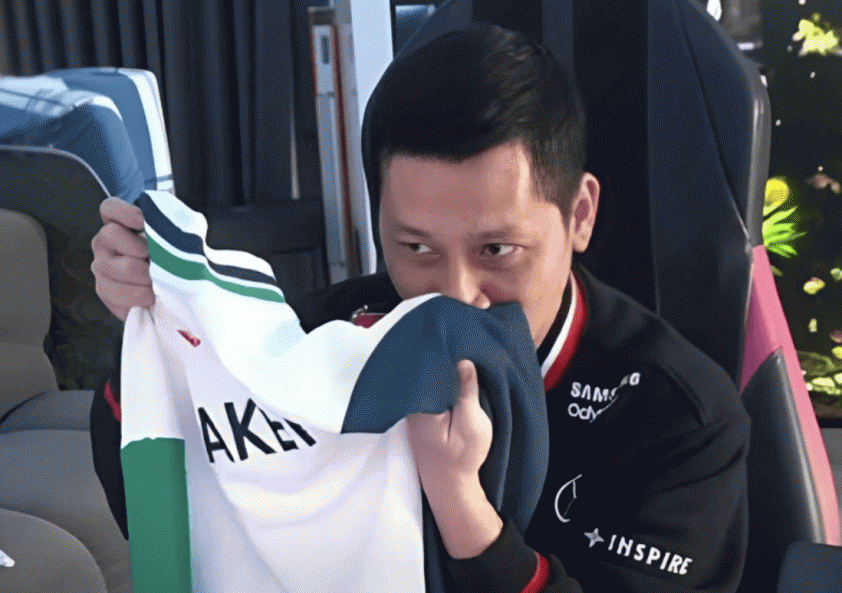 Thêm bằng chứng Thầy Giáo Ba đã nhận áo T1_6953757825968.png